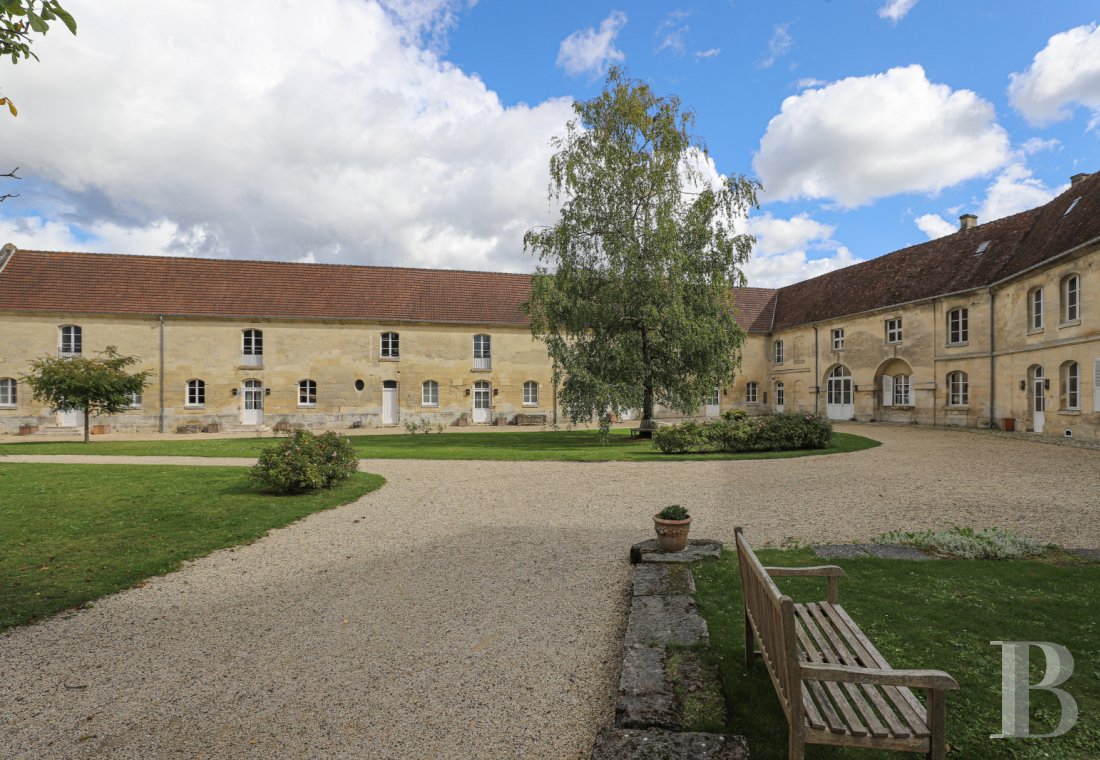 Dans l’Oise, près de Senlis, un vaste corps de ferme du 18e siècle et son pigeonnier transformés en hôtel  - photo  n°5